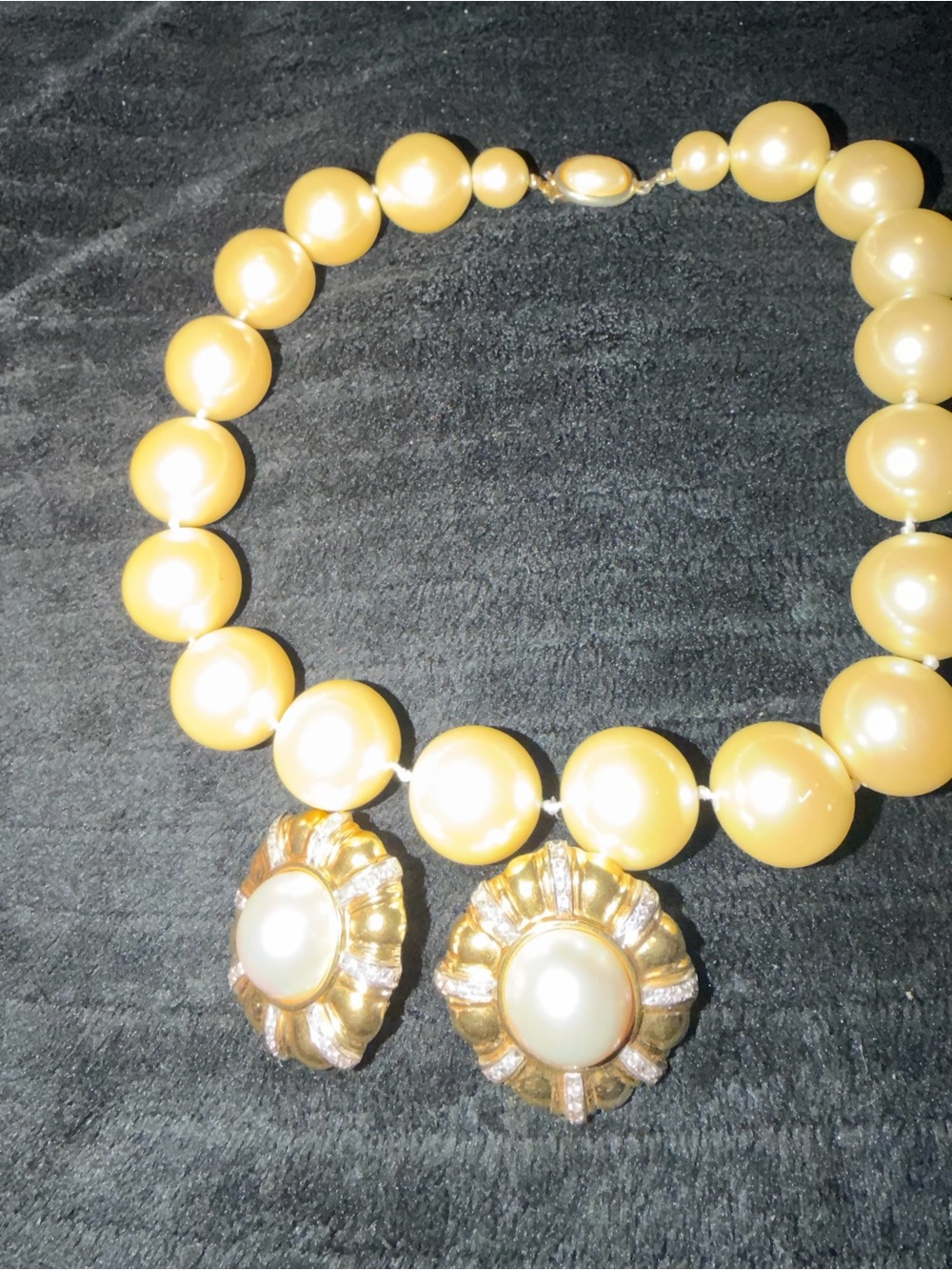 Classic Gold-Tone Pearl Bead Necklace with Floral Pendant